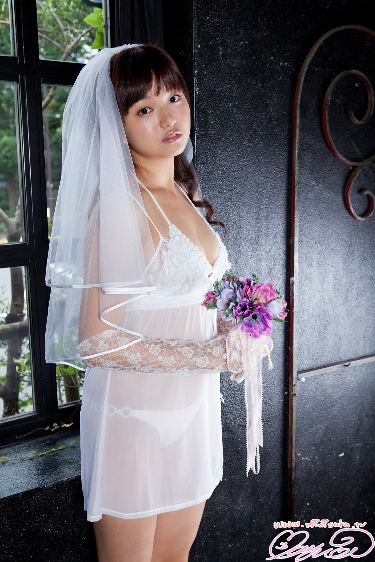 [Minisuka.tv] 山中真由美 Mayumi Yamanaka 沙发上的婚纱